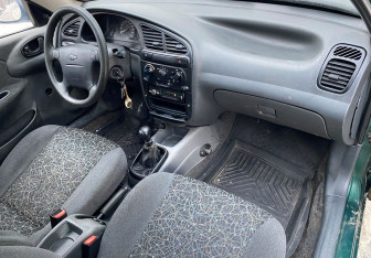 Подержанный автомобиль Chevrolet Lanos 2006 года (11 фото)