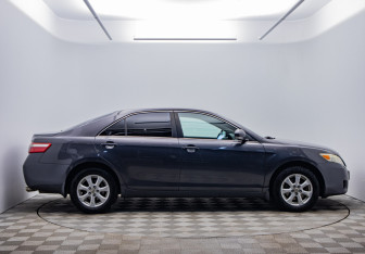 Подержанный автомобиль Toyota Camry Sedan 2010 года (4 фото)
