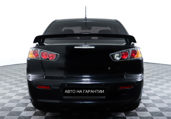 Подержанный автомобиль Mitsubishi Lancer Sedan 2010 года (6 фото)