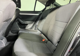 Подержанный автомобиль Skoda Octavia Liftback 2013 года (10 фото)