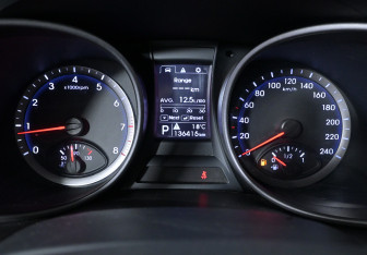 Подержанный автомобиль Hyundai Santa Fe 2014 года (11 фото)