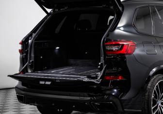 Подержанный автомобиль BMW X5 2019 года (22 фото)