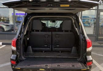 Подержанный автомобиль Lexus LX 2015 года (10 фото)