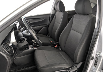 Подержанный автомобиль Kia Rio Hatchback 2021 года (19 фото)