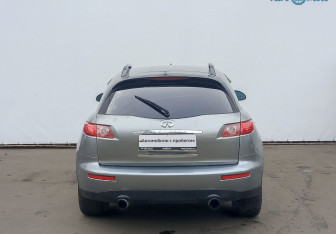 Подержанный автомобиль Infiniti FX 2005 года (6 фото)