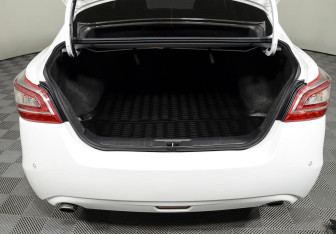 Подержанный автомобиль Nissan Teana 2015 года (17 фото)