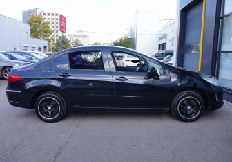 Подержанный автомобиль Peugeot 408 2012 года (4 фото)