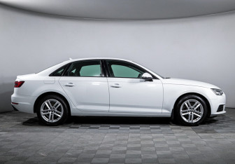 Подержанный автомобиль Audi A4 Sedan 2018 года (4 фото)