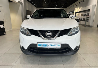 Подержанный автомобиль Nissan Qashqai 2016 года (2 фото)