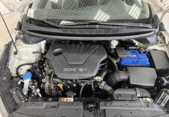 Подержанный автомобиль Kia Ceed Wagon 2015 года (15 фото)