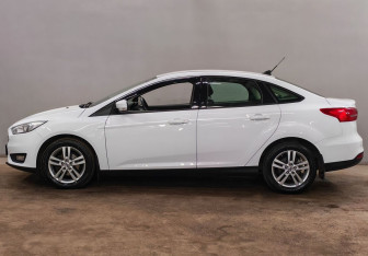 Подержанный автомобиль Ford Focus Sedan 2018 года (8 фото)