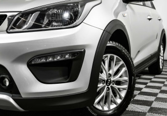 Подержанный автомобиль Kia Rio Hatchback 2020 года (7 фото)