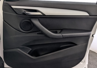 Подержанный автомобиль BMW X1 2018 года (25 фото)