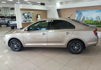 Подержанный автомобиль Skoda Rapid Liftback 2018 года (8 фото)