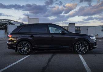Подержанный автомобиль Audi Q7 2021 года (4 фото)