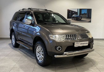 Подержанный автомобиль Mitsubishi Pajero Sport 2011 года (3 фото)