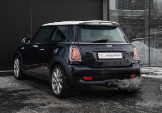 Подержанный автомобиль MINI Hatch 2008 года (6 фото)
