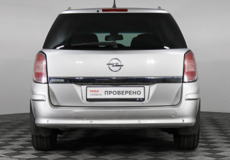 Подержанный автомобиль Opel Astra Wagon 2013 года (6 фото)