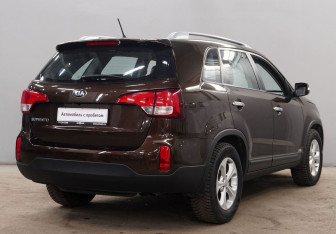 Подержанный автомобиль Kia Sorento 2014 года (8 фото)