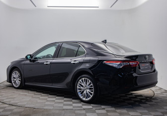 Подержанный автомобиль Toyota Camry Sedan 2020 года (3 фото)