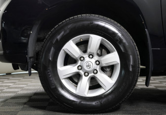 Подержанный автомобиль Toyota Land Cruiser Prado 2016 года (24 фото)