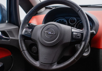 Подержанный автомобиль Opel Corsa 2007 года (15 фото)