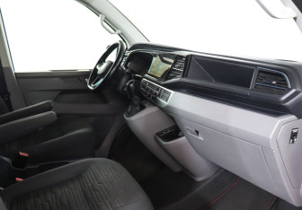 Подержанный автомобиль Volkswagen Caravelle 2021 года (9 фото)