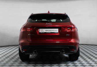 Подержанный автомобиль Jaguar F-Pace 2016 года (6 фото)