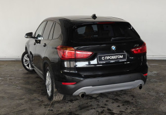 Подержанный автомобиль BMW X1 2015 года (5 фото)