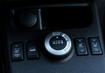 Подержанный автомобиль Nissan X-Trail 2013 года (18 фото)
