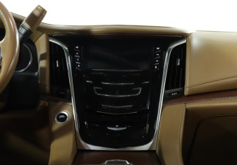 Подержанный автомобиль Cadillac Escalade Suv 2016 года (12 фото)