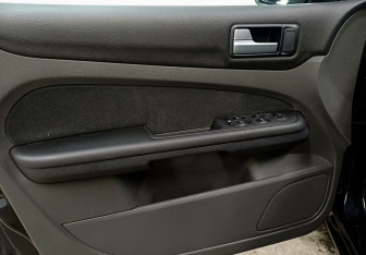 Подержанный автомобиль Ford Focus Sedan 2007 года (15 фото)