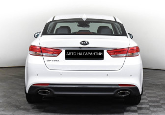 Подержанный автомобиль Kia Optima Sedan 2017 года (6 фото)