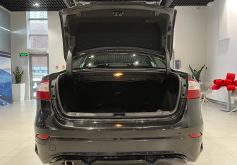 Подержанный автомобиль Renault Fluence 2012 года (17 фото)