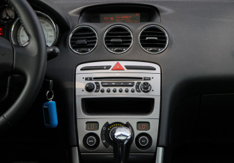 Подержанный автомобиль Peugeot 308 Wagon 2009 года (10 фото)