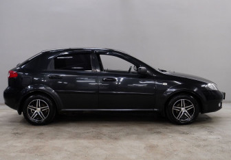 Подержанный автомобиль Chevrolet Lacetti Hatchback 2007 года (8 фото)