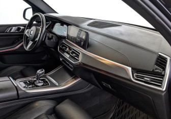 Подержанный автомобиль BMW X5 2020 года (13 фото)