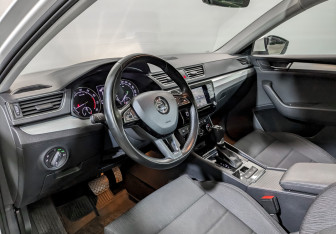Подержанный автомобиль Skoda Superb Liftback 2017 года (16 фото)