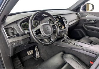 Подержанный автомобиль Volvo XC90 2020 года (16 фото)