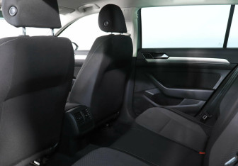 Подержанный автомобиль Volkswagen Passat Wagon 2017 года (11 фото)