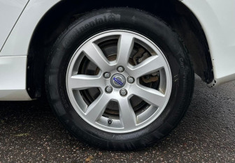 Подержанный автомобиль Volvo S60 2013 года (15 фото)