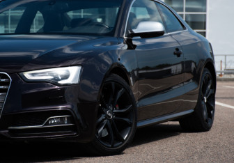 Подержанный автомобиль Audi S5 Coupe 2012 года (22 фото)