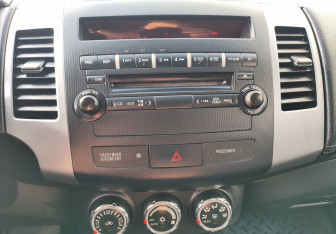 Подержанный автомобиль Mitsubishi Outlander 2011 года (15 фото)