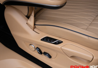 Подержанный автомобиль Voyah Dream 2023 года (14 фото)