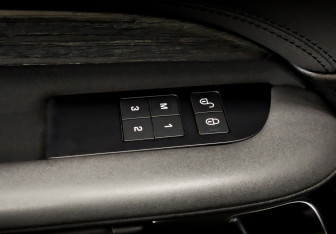 Подержанный автомобиль Land Rover Discovery 2018 года (27 фото)