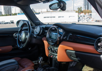 Подержанный автомобиль MINI Hatch 2020 года (11 фото)