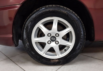 Подержанный автомобиль Kia Spectra Sedan 2007 года (9 фото)