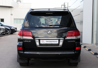 Подержанный автомобиль Lexus LX 2013 года (6 фото)