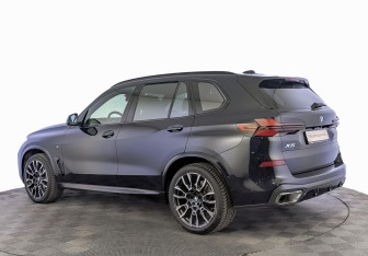 Подержанный автомобиль BMW X5 2025 года (7 фото)