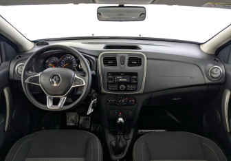 Подержанный автомобиль Renault Sandero 2021 года (14 фото)